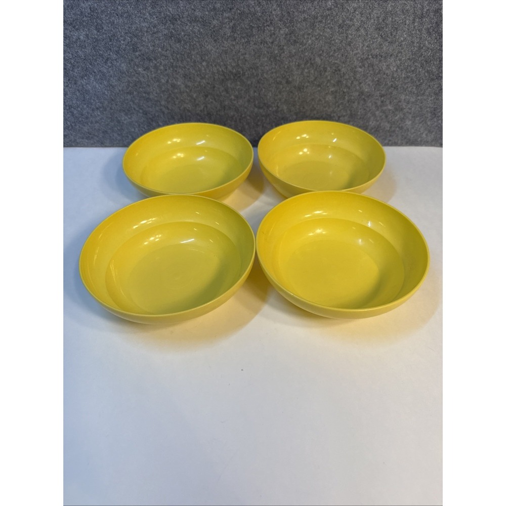 Tupperware Muatard Yellow/Gold Plastic Cereal Bowls Set of 4 Vintage